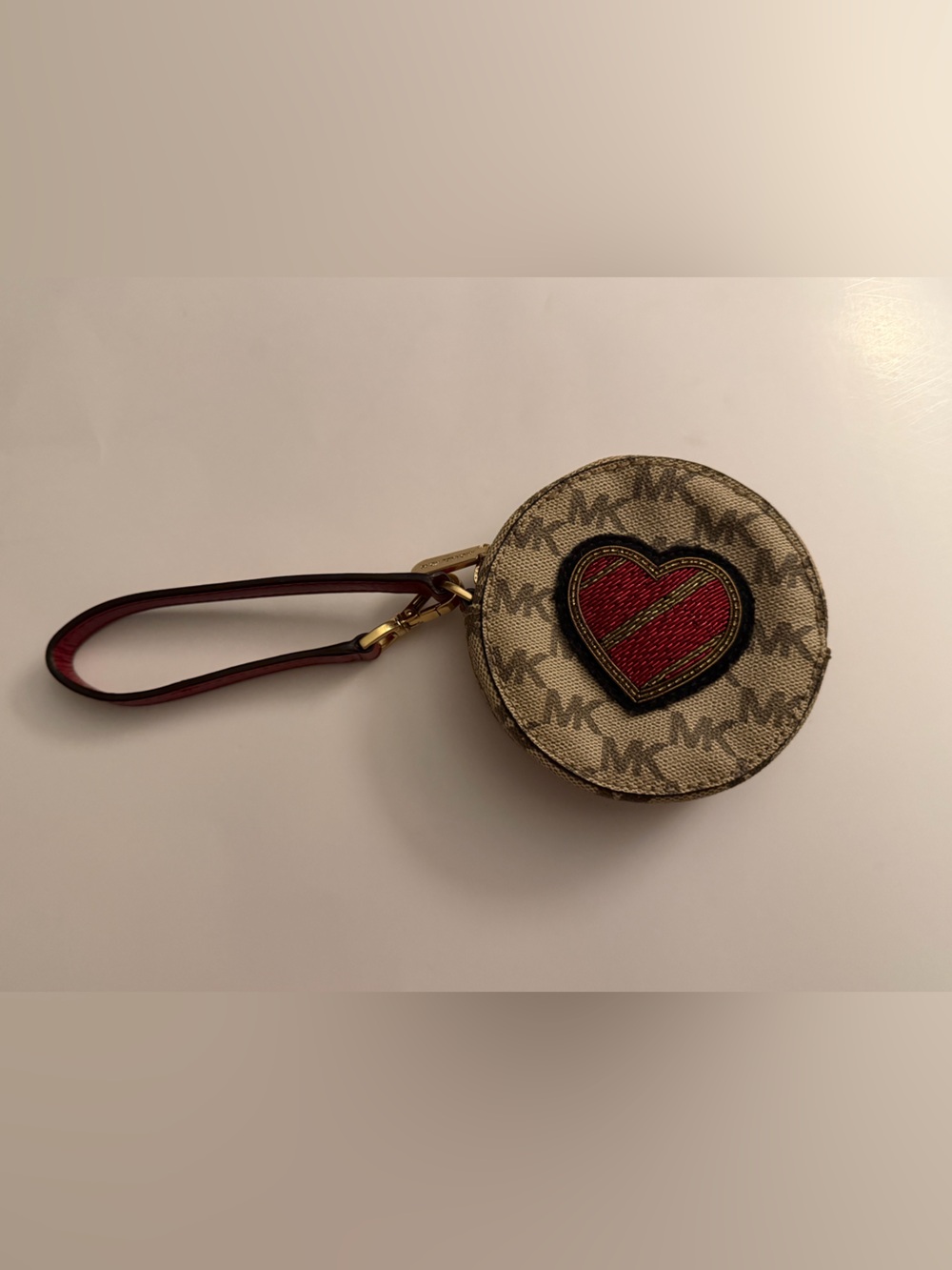 Michael Kors Heart Appliqué Round Wristlet - Red and Beige